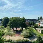 Ruhige Gaestezimmer In Mit Gemeinschaftsbad & Kueche Бонн