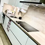 Ruhige Gaestezimmer In Mit Gemeinschaftsbad & Kueche Бонн