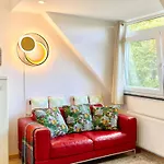 Ruhige Gaestezimmer In Mit Gemeinschaftsbad & Kueche Homestay *