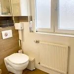 Homestay Ruhige Gaestezimmer In Mit Gemeinschaftsbad & Kueche *