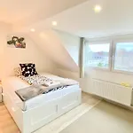 Ruhige Gaestezimmer In Mit Gemeinschaftsbad & Kueche