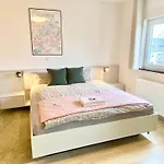Проживание в семье Ruhige Gaestezimmer In Mit Gemeinschaftsbad & Kueche Бонн