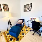 Ruhige Gaestezimmer In Mit Gemeinschaftsbad & Kueche Бонн
