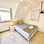Ruhige Gaestezimmer In Mit Gemeinschaftsbad & Kueche * Бонн