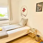 Проживание в семье Ruhige Gaestezimmer In Mit Gemeinschaftsbad & Kueche Бонн