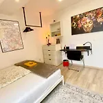 Ruhige Gaestezimmer In Mit Gemeinschaftsbad & Kueche *