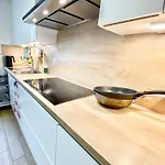 Ruhige Gaestezimmer In Mit Gemeinschaftsbad & Kueche