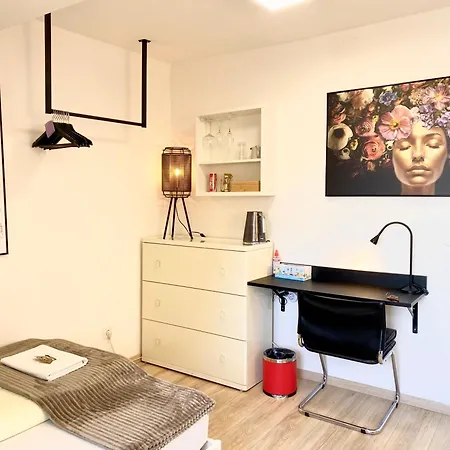 Zuhause Auf Zeit-gemuetliche Gaestezimmer منزل للإقامة *