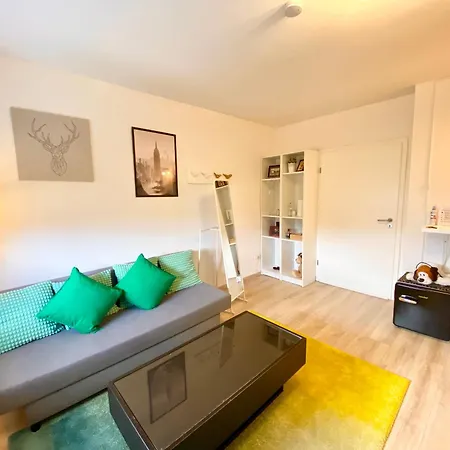 Ruhige Gaestezimmer In Mit Gemeinschaftsbad & Kueche Kwatera prywatna *