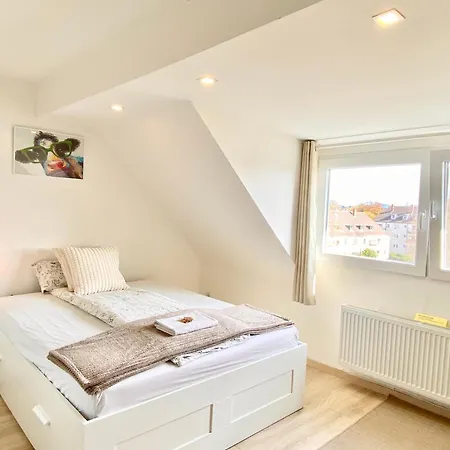 Ruhige Gaestezimmer In Mit Gemeinschaftsbad & Kueche * Бонн