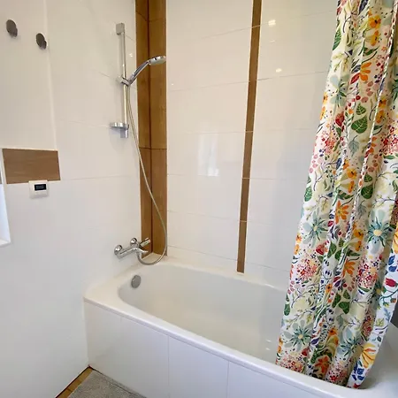 Ruhige Gaestezimmer In Mit Gemeinschaftsbad & Kueche Privat bolig