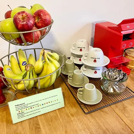 Ruhige Gaestezimmer In Mit Gemeinschaftsbad & Kueche
