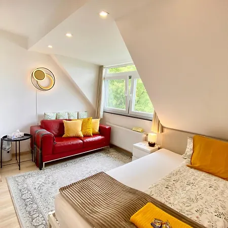 Homestay Ruhige Gaestezimmer In Mit Gemeinschaftsbad & Kueche *