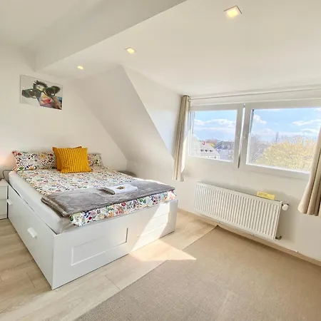 Ruhige Gaestezimmer In Mit Gemeinschaftsbad & Kueche Homestay