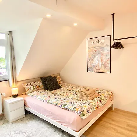 Ruhige Gaestezimmer In Mit Gemeinschaftsbad & Kueche Homestay Bonn