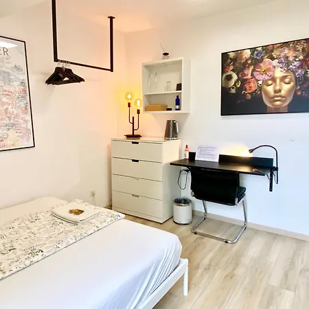 Ruhige Gaestezimmer In Mit Gemeinschaftsbad & Kueche