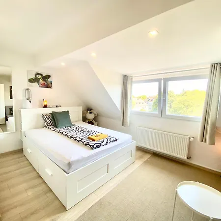 Ruhige Gaestezimmer In Mit Gemeinschaftsbad & Kueche