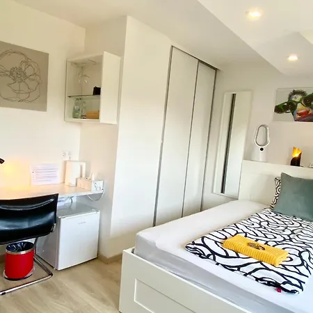 Ubytování v soukromí Ruhige Gaestezimmer In Mit Gemeinschaftsbad & Kueche *