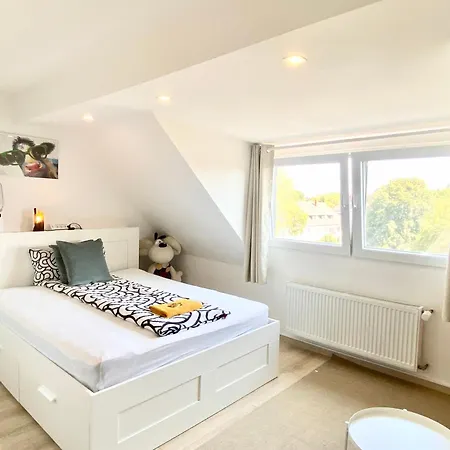 Ruhige Gaestezimmer In Mit Gemeinschaftsbad & Kueche Bonn