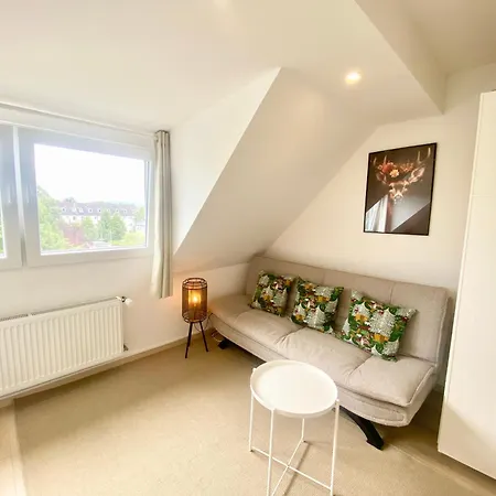 Ruhige Gaestezimmer In Mit Gemeinschaftsbad & Kueche *