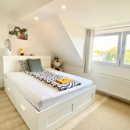 Ruhige Gaestezimmer In Mit Gemeinschaftsbad & Kueche Homestay *