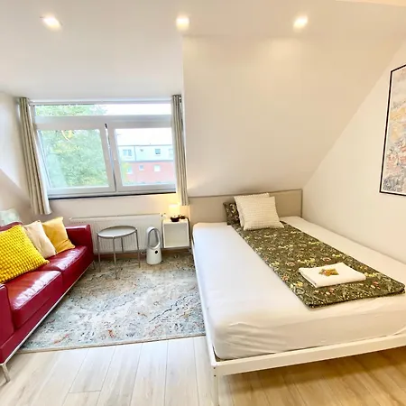 Ruhige Gaestezimmer In Mit Gemeinschaftsbad & Kueche Kwatera prywatna