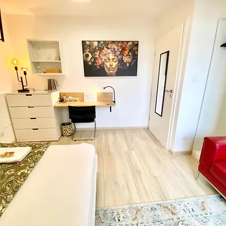 Ruhige Gaestezimmer In Mit Gemeinschaftsbad & Kueche Kwatera prywatna *