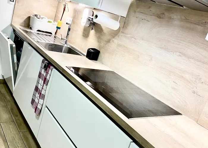Ruhige Gaestezimmer In Mit Gemeinschaftsbad & Kueche Bona