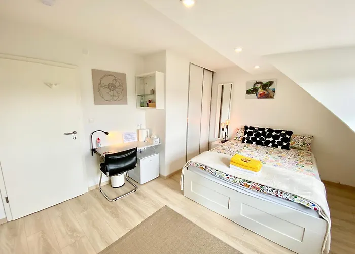 Ruhige Gaestezimmer In Mit Gemeinschaftsbad & Kueche